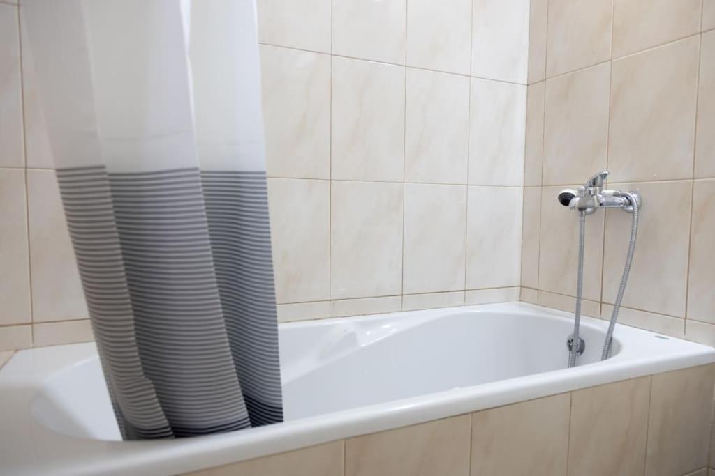 3 Bedroom Apt, Free Wifi & Ac, Cidadela - Lcgr Praia Luaran gambar